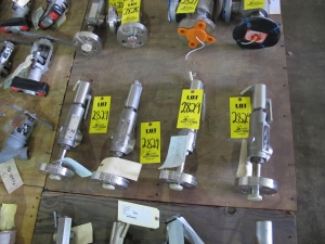 LOT (4) VALVES, RELIEF TYPE, 0.074 SQ IN ORIFICE KIND, 3/4" X 1" SIZE, 316 SS BASE & CYLINDER MATERIAL, ASME VIII, UV-STAMPED SPECIFICATION, SERIES 900 OMNI-TRIM STYLE, 17-4PH DISC HOLDER TRIM, 316 SS DISC SOFTGOODS, TYPE E (PACKED LIFTING LEVER WITH TEST GAG) OPERATOR, 1500 PSIG SET PRESSURE (5000 PSIG MAX) RATING, FLANGED X FNPT (1500# RF INLET X FNPT OUTLET) CONNECTIONS. PART # 9551817E (AGCO DWG DS-C78610-14) (W-51) LOADING & HANDLING FEE $15-